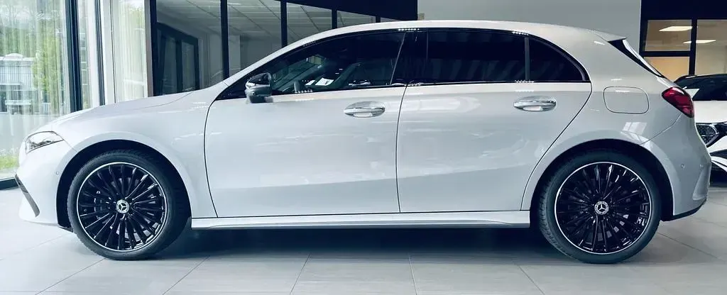 Gebraucht Mercedes A250 163 PS (119 kW) 2026 Silber Limousine