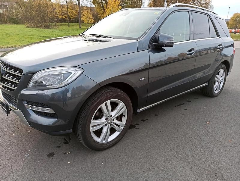 Gebraucht Mercedes ML350 258 PS (189 kW) 2012 Grau SUV