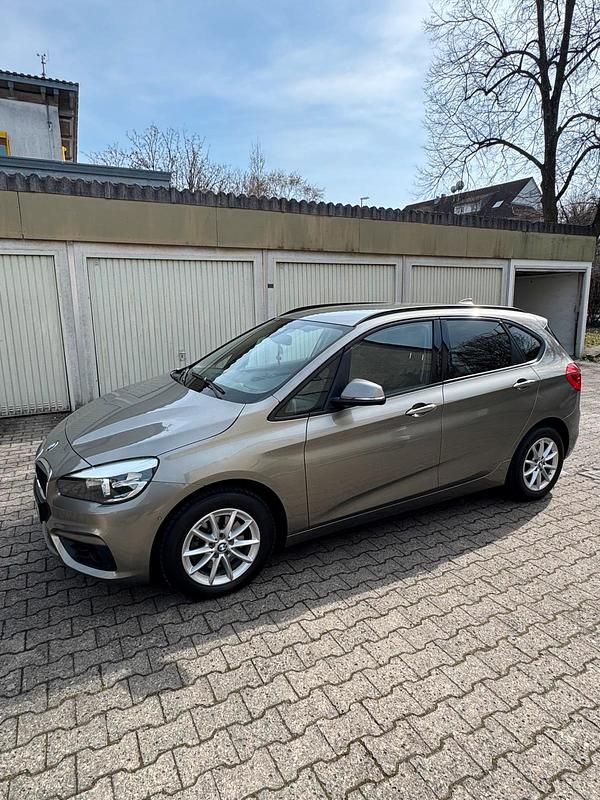 Gebraucht BMW 218 Active Tourer 136 PS (100 kW) 2016 Silber Van / Kleinbus