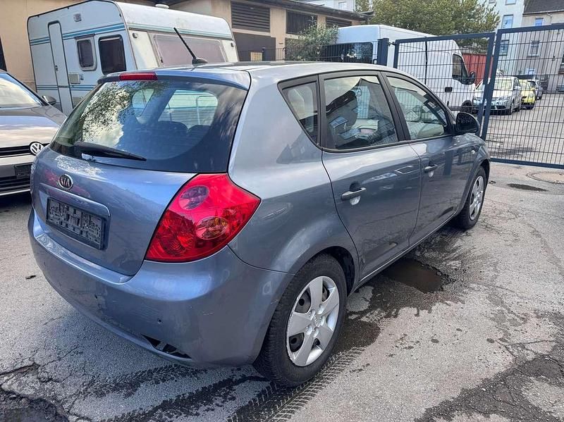 Gebraucht Kia Ceed LX 109 PS (80 kW) 2007 Kompass blue Kleinwagen