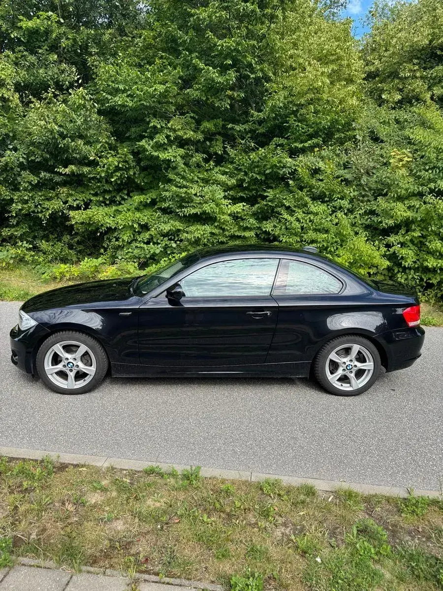 Gebraucht BMW 118 Coupé Sport Line 143 PS (105 kW) 2011 Schwarz Coupé