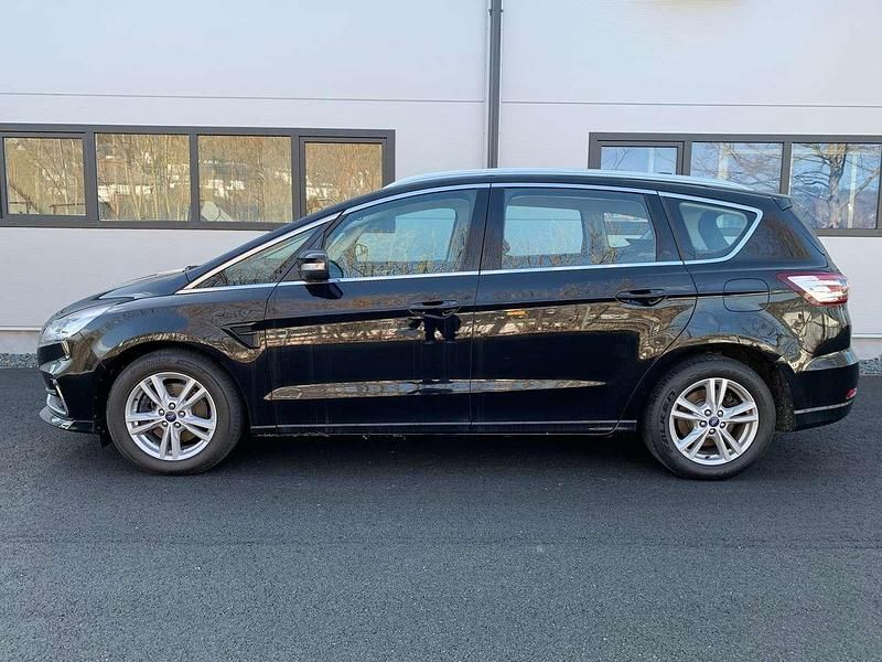 Gebraucht Ford S-MAX Titanium 150 PS (110 kW) 2021 Shadow black Van / Kleinbus