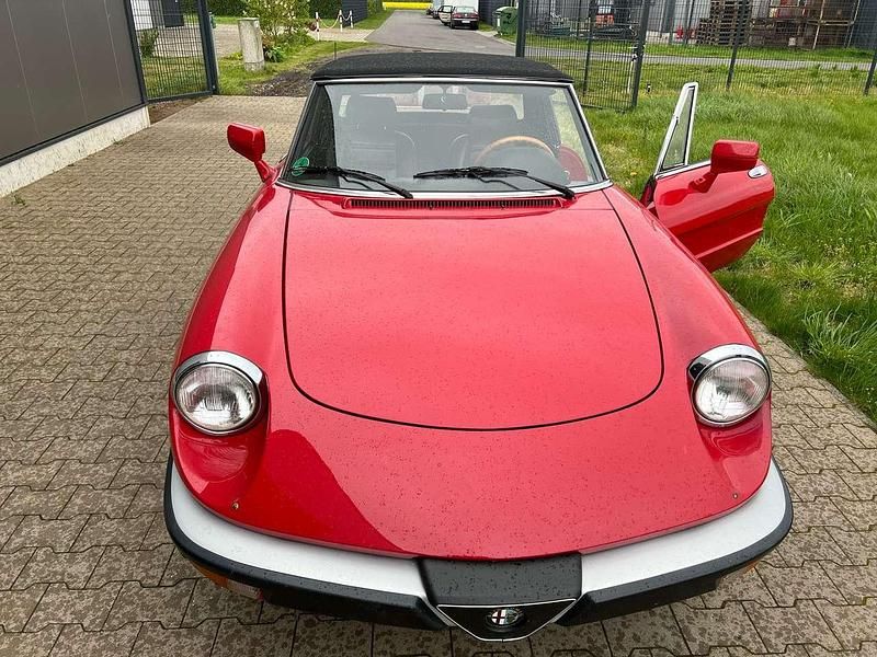 Rot Gebraucht 1989 Alfa Romeo Spider Cabrio | 9.900 € - Bild 1/4