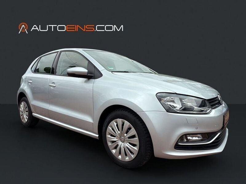Reflexsilber metallic Gebraucht 2015 VW Polo Comfortline Limousine | 8.288 € (Guter Preis) - Bild 1/4