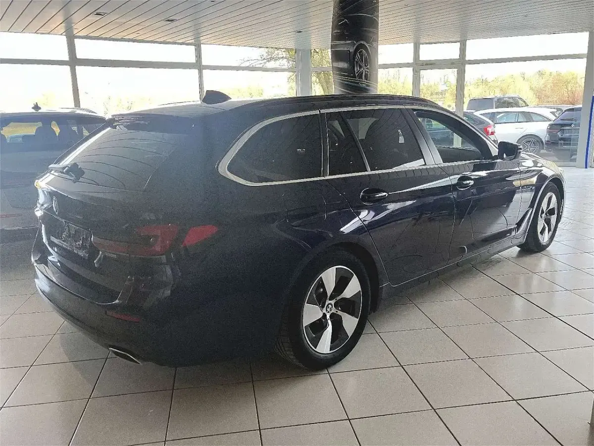 Gebraucht BMW 520 Performance 190 PS (139 kW) 2022 Blau Limousine