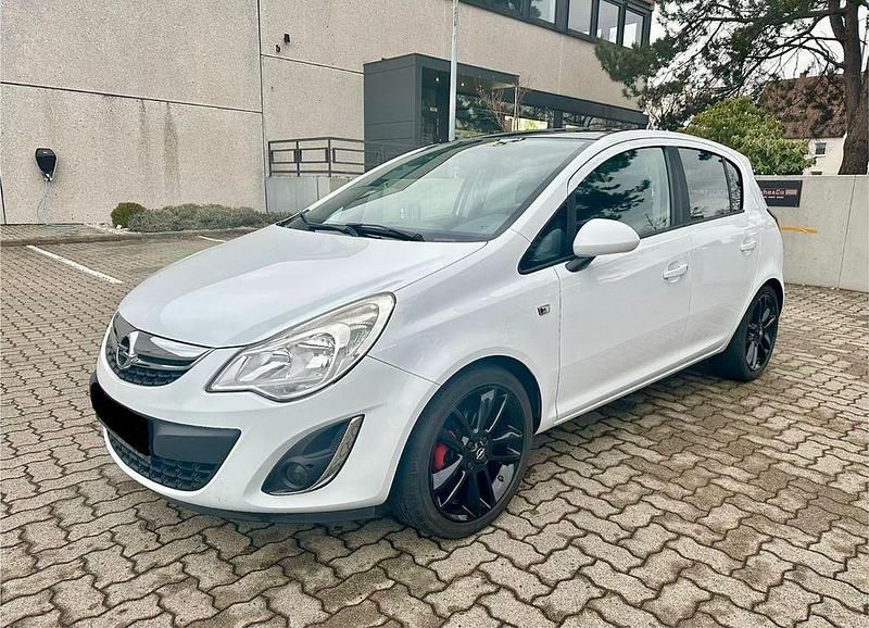 Gebraucht Opel Corsa Color Edition 101 PS (74 kW) 2011 Weiß Kleinwagen