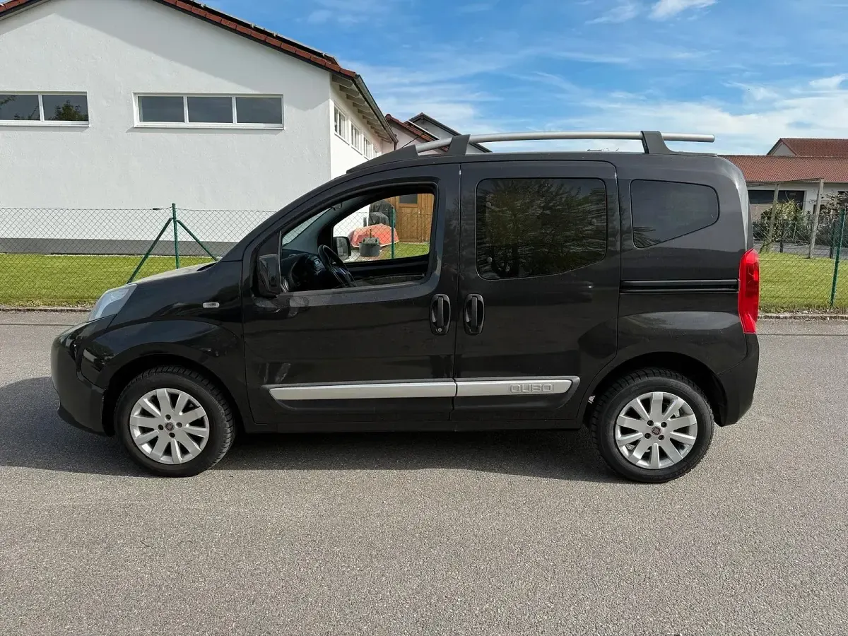 Gebraucht Fiat Qubo Trekking 95 PS (69 kW) 2013 Schwarz Van / Kleinbus
