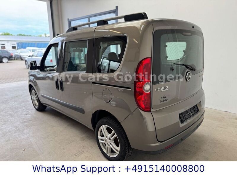 Gebraucht Opel Combo Edition 105 PS (77 kW) 2012 Braun Van / Kleinbus