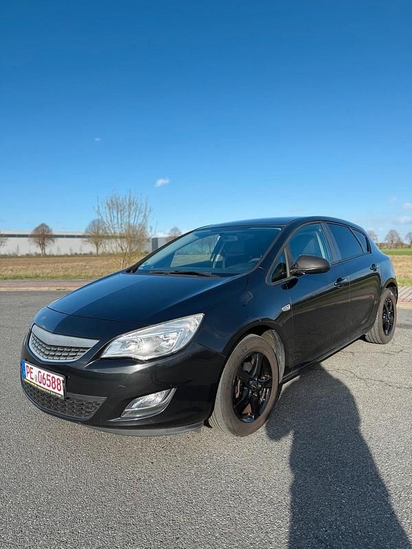 Gebraucht Opel Astra Design Edition 87 PS (63 kW) 2011 Schwarz Kleinwagen