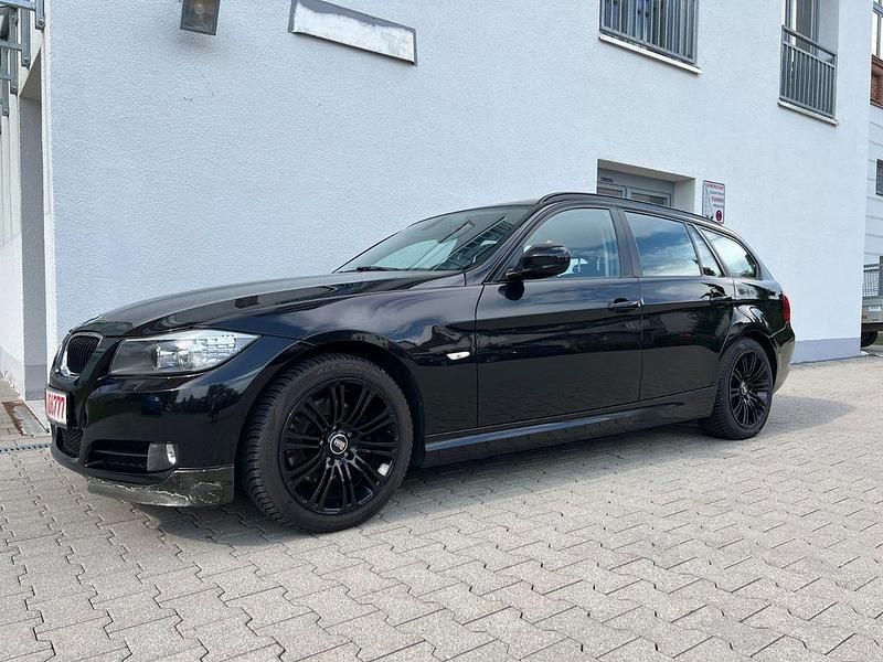 Schwarz Gebraucht 2010 BMW 320 Comfort Edition Kombi | 3.488 € (Superpreis) - Bild 1/4