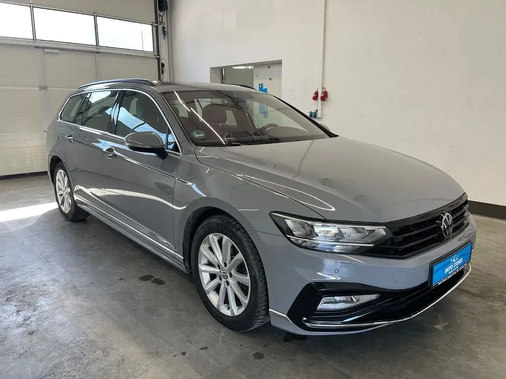 Gebraucht VW Passat R-line 150 PS (110 kW) 2021 Mondsteingrau Kombi