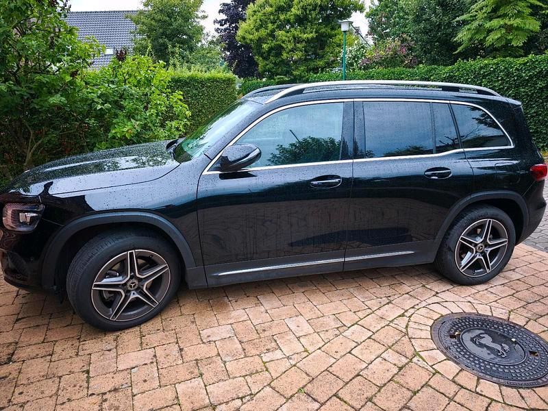 Schwarz Gebraucht 2022 Mercedes GLB200 SUV | 39.500 € (Teuer) - Bild 1/4
