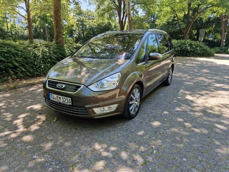 Beige Gebraucht 2010 Ford Galaxy Ghia Van / Kleinbus | 11.111 € - Bild 1/4