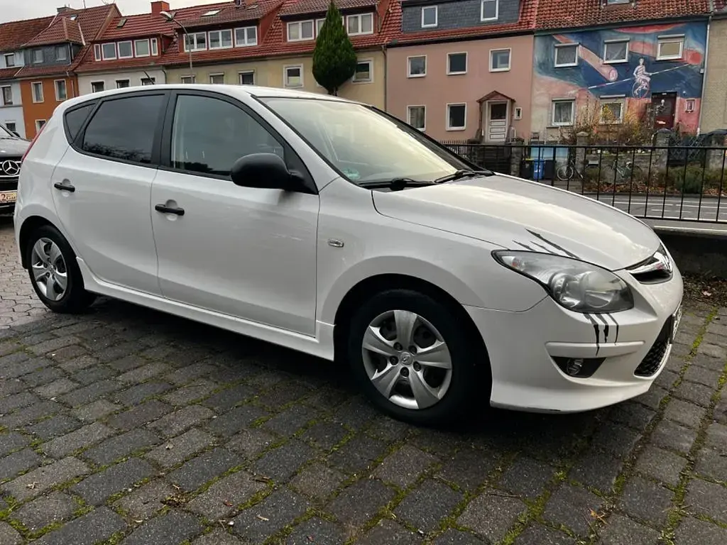 Usado Hyundai i30 Classic 90 CV (66 kW) 2012 Blanco Berlina