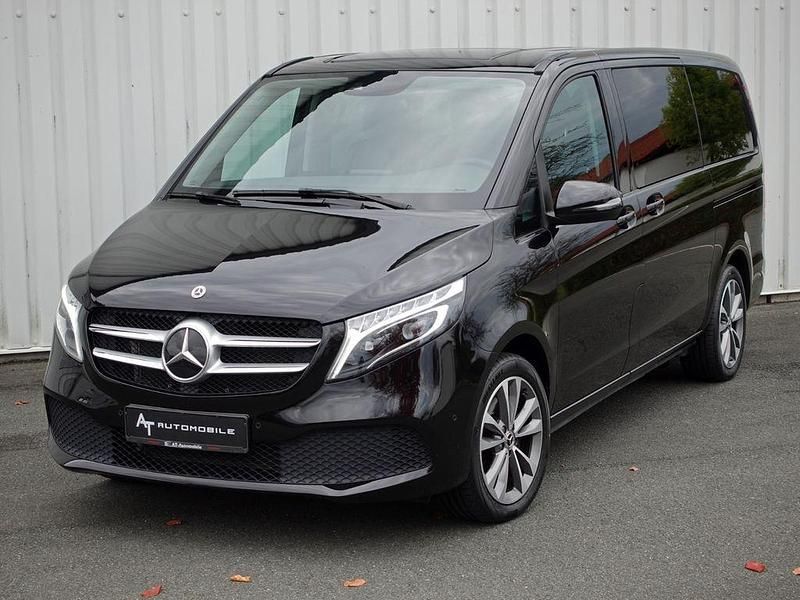 Schwarz Gebraucht 2021 Mercedes V220 Sport Van / Kleinbus | 41.750 € (Fairer Preis) - Bild 1/4