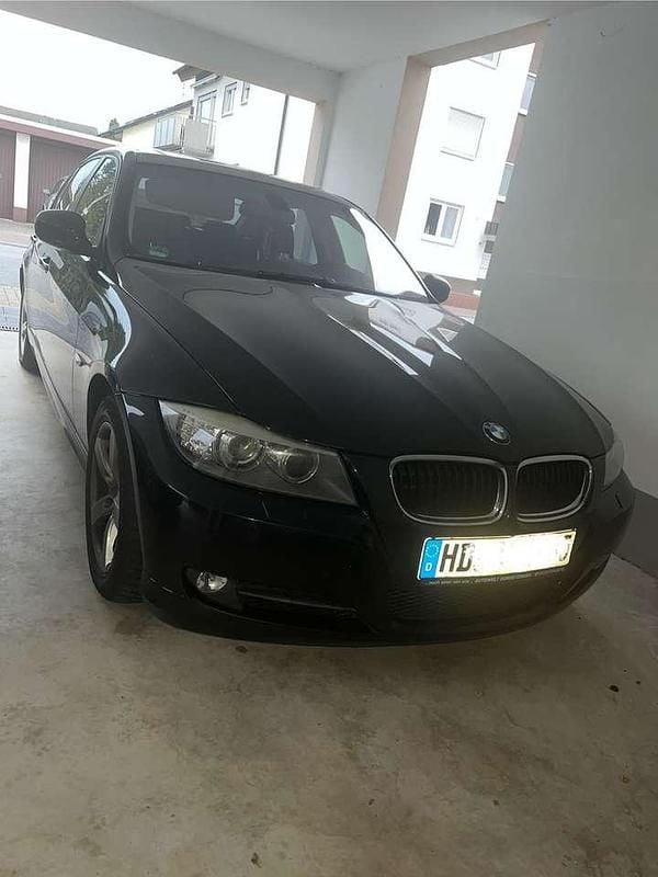 Schwarz Gebraucht 2009 BMW 320 Limousine | 5.500 € (Guter Preis) - Bild 1/4
