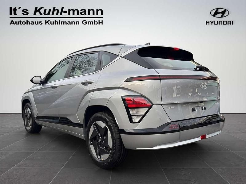 Gebraucht Hyundai Kona Advantage 114 kW (156 PS) 2024 Shimmering silver SUV