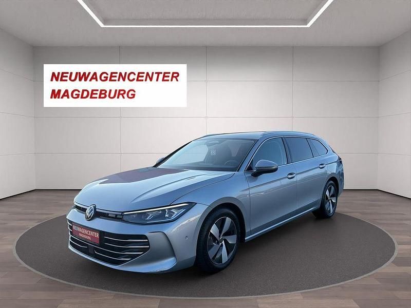 Oyster silver metallic Gebraucht 2025 VW Passat Elegance Kombi | 37.980 € (Guter Preis) - Bild 1/4