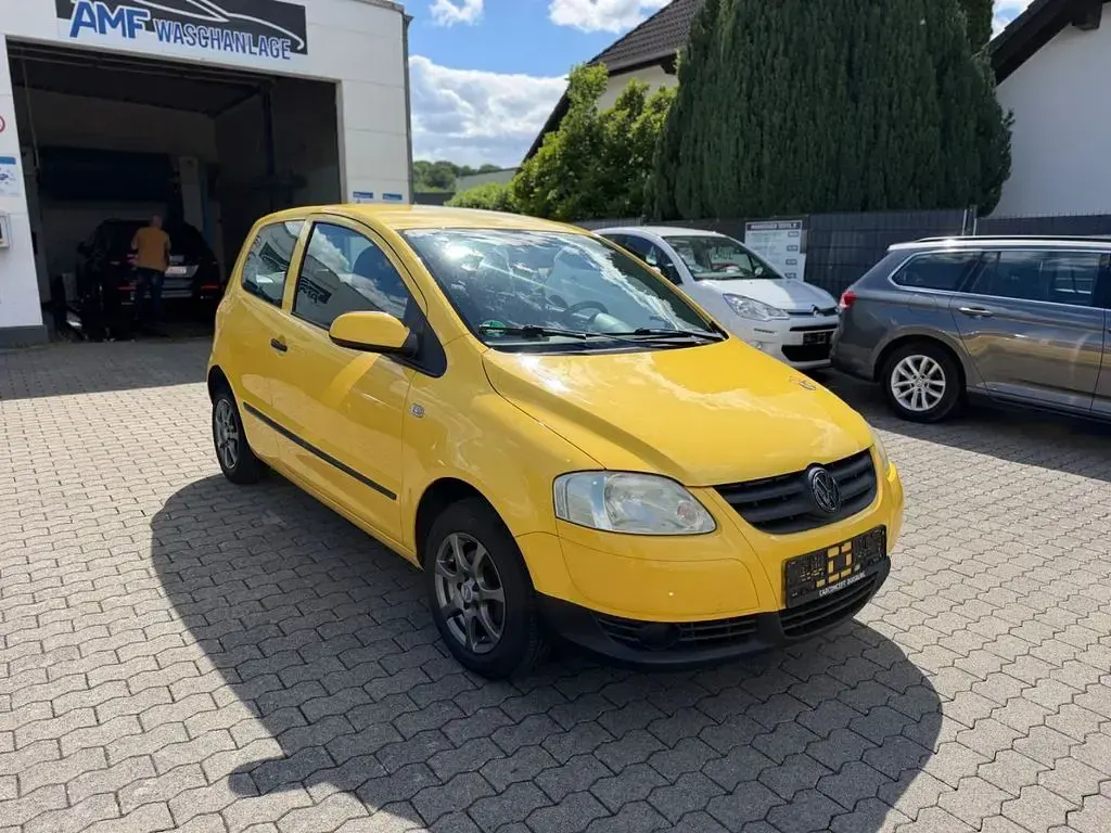 Gebraucht VW Fox Basis 54 PS (39 kW) 2005 Gelb Kleinwagen