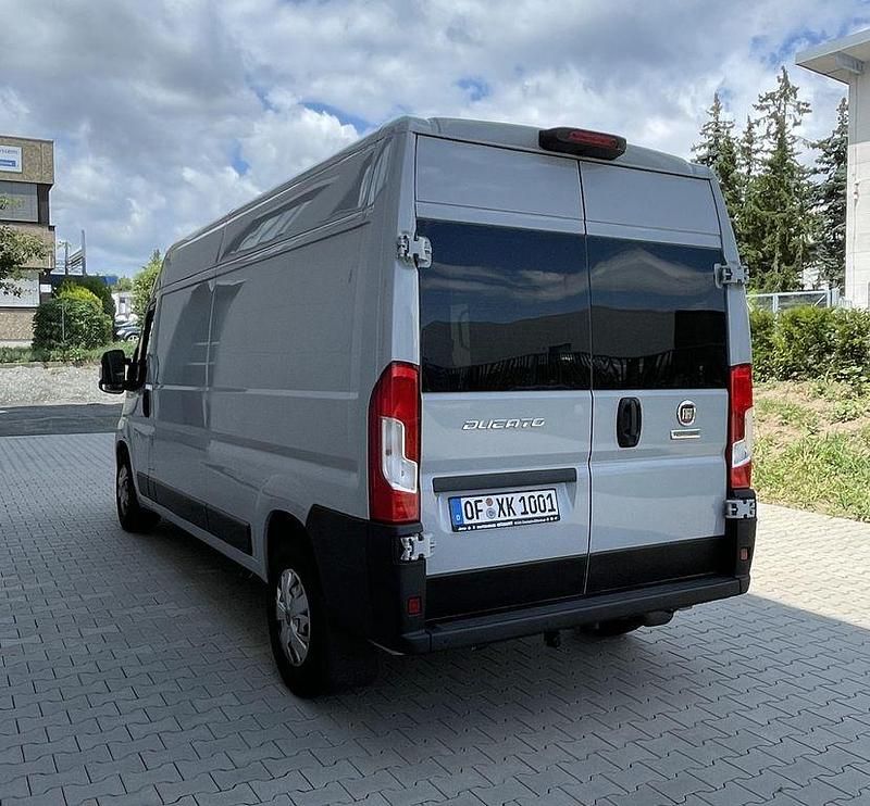 Grau Gebraucht 2023 Fiat Ducato Van | 38.400 € (Teuer) - Bild 1/4