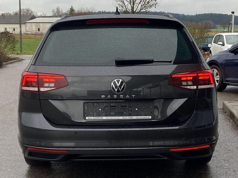 Gebraucht VW Passat Business 122 PS (89 kW) 2023 Grau Kombi