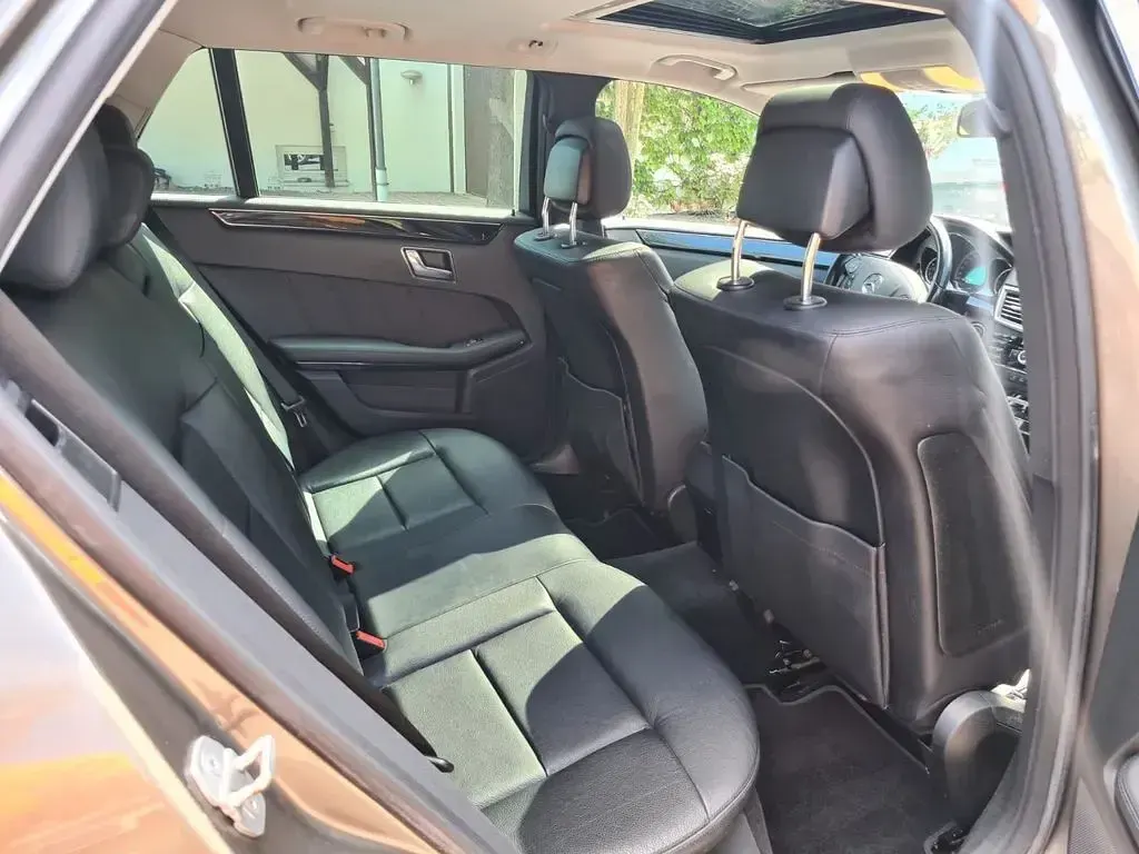 Gebraucht Mercedes E220 170 PS (125 kW) 2009 Braun Limousine