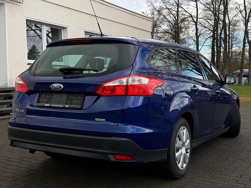 Gebraucht Ford Focus Trend 125 PS (91 kW) 2014 Blau Kombi