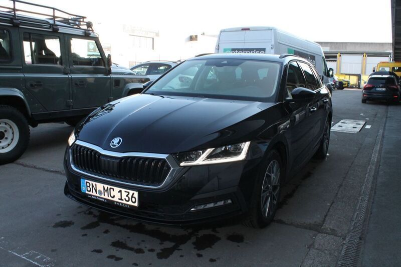 Schwarz Gebraucht 2022 Skoda Octavia Tour Kombi | 24.900 € (Fairer Preis) - Bild 1/4