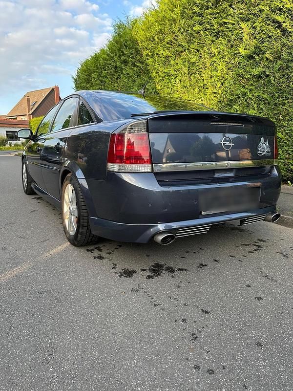 Grau Gebraucht 2008 Opel Vectra GTS Limousine | 3.750 € - Bild 1/4