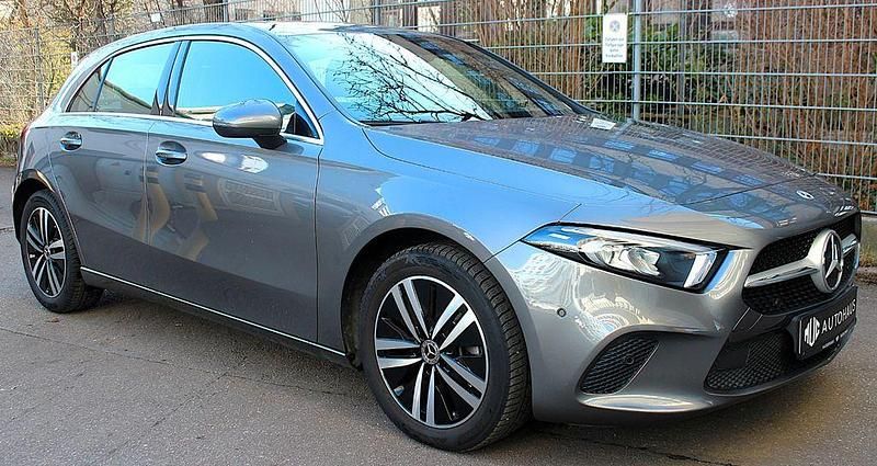 Gebraucht Mercedes A200 Urban 163 PS (119 kW) 2021 Grau Limousine