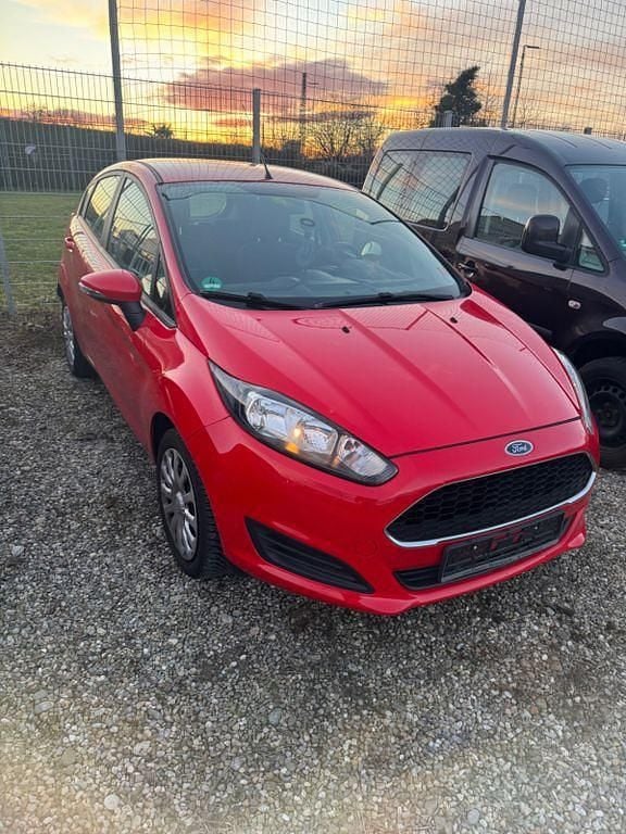 Rot Gebraucht 2016 Ford Fiesta Celebration Limousine | 7.699 € (Fairer Preis) - Bild 1/4