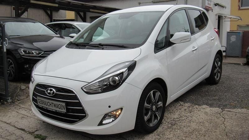 Weiß Gebraucht 2017 Hyundai ix20 Space Plus Van / Kleinbus | 14.998 € (Etwas zu teuer) - Bild 1/4