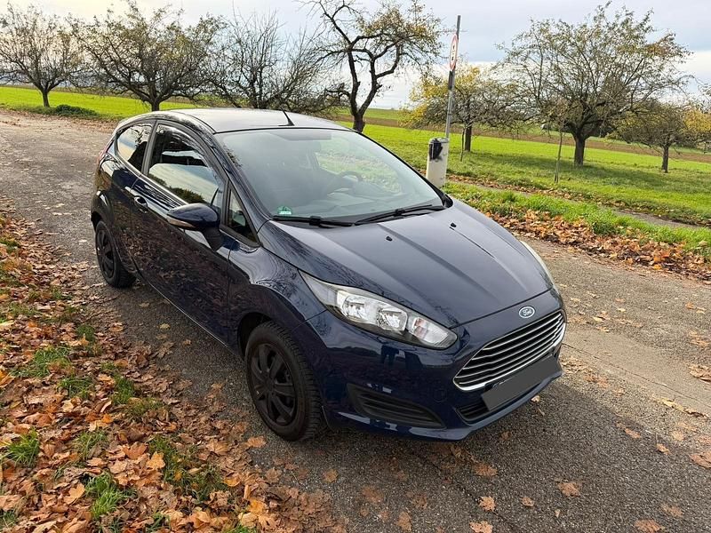 Gebraucht Ford Fiesta 80 PS (58 kW) 2013 Blau Kleinwagen