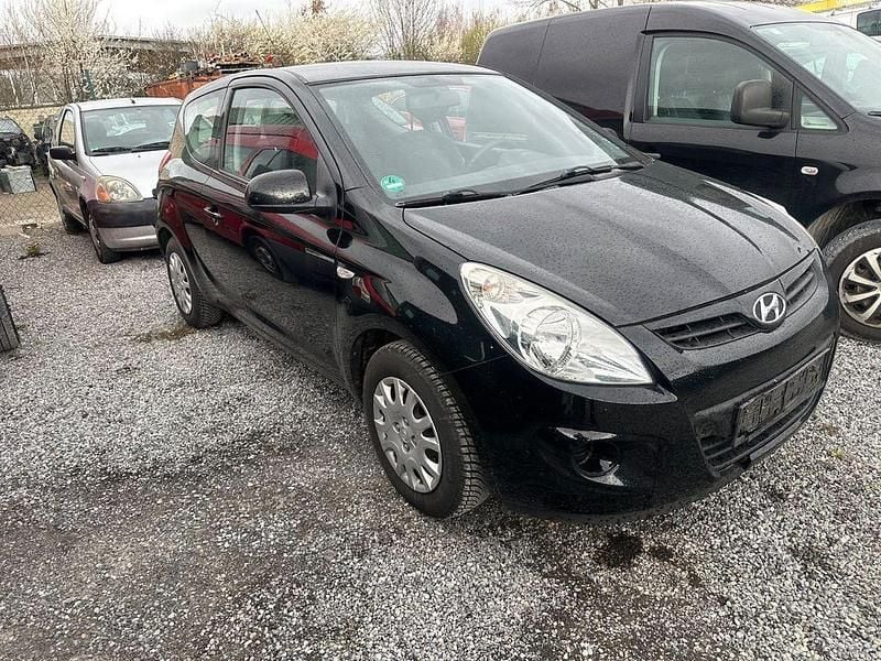 Gebraucht Hyundai i20 75 PS (55 kW) 2012 Schwarz Kleinwagen