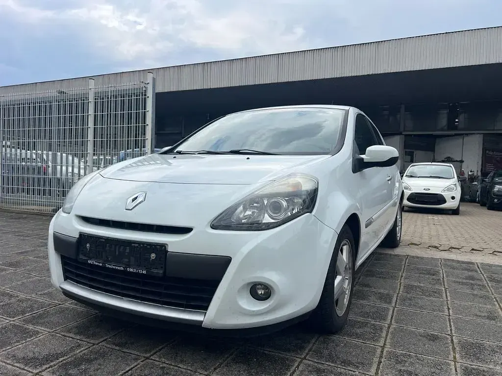 Gebraucht Renault Clio II Dynamique 101 PS (74 kW) 2010 Weiß Limousine