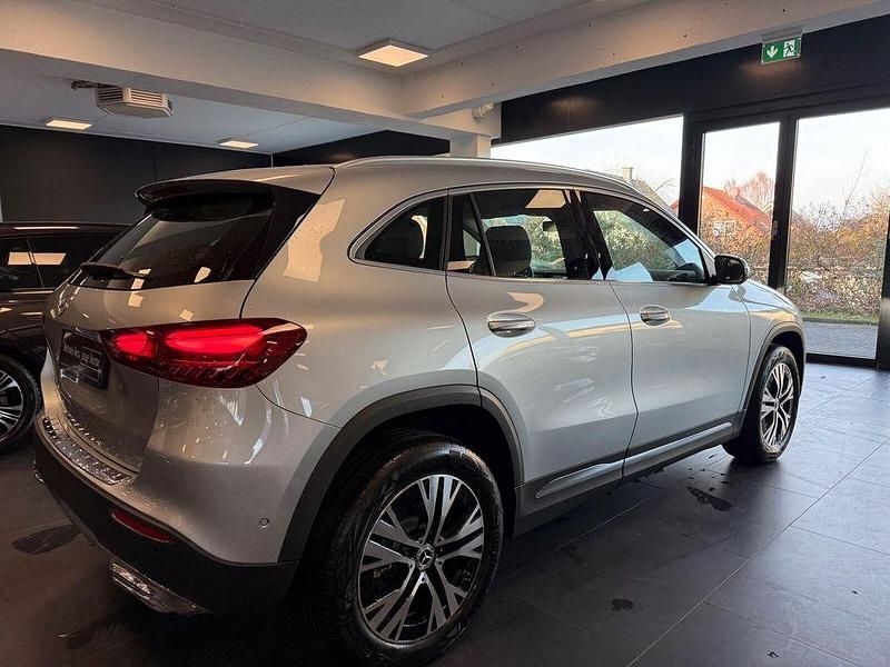 Gebraucht Mercedes GLA200 Advanced 164 PS (120 kW) 2024 Silber SUV