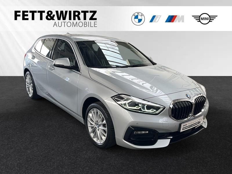 Glaciersilber metallic Gebraucht 2020 BMW 116 Sport Line Kleinwagen | 20.900 € (Fairer Preis) - Bild 1/3