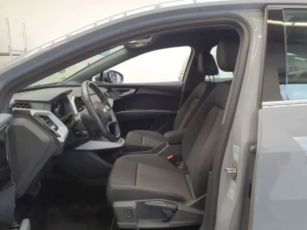 Gebraucht Audi Q4 e-tron 125 kW (170 PS) 2023 Kieselgrau SUV