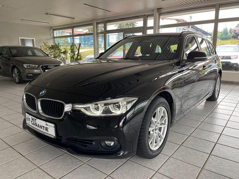 Schwarz Gebraucht 2018 BMW 320 Advantage Kombi | 19.499 € (Etwas zu teuer) - Bild 1/4