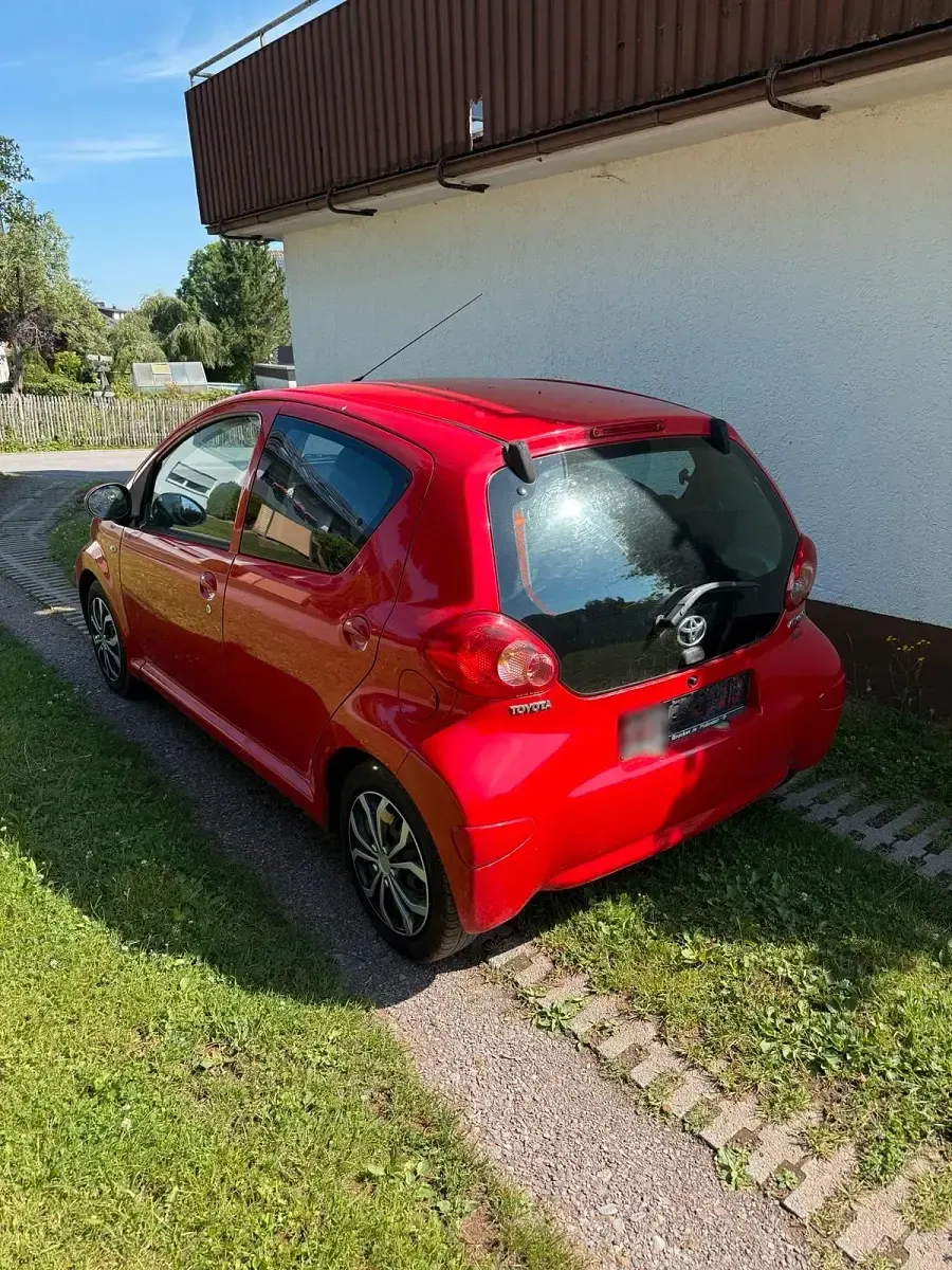 Gebraucht Toyota Aygo 68 PS (50 kW) 2008 Rot Kleinwagen