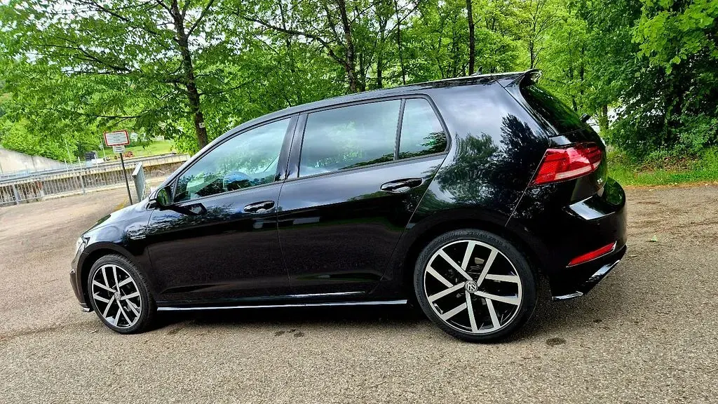 Second-hand VW Golf VII Highline 150 CP (110 kW) 2019 Negru Berlinǎ