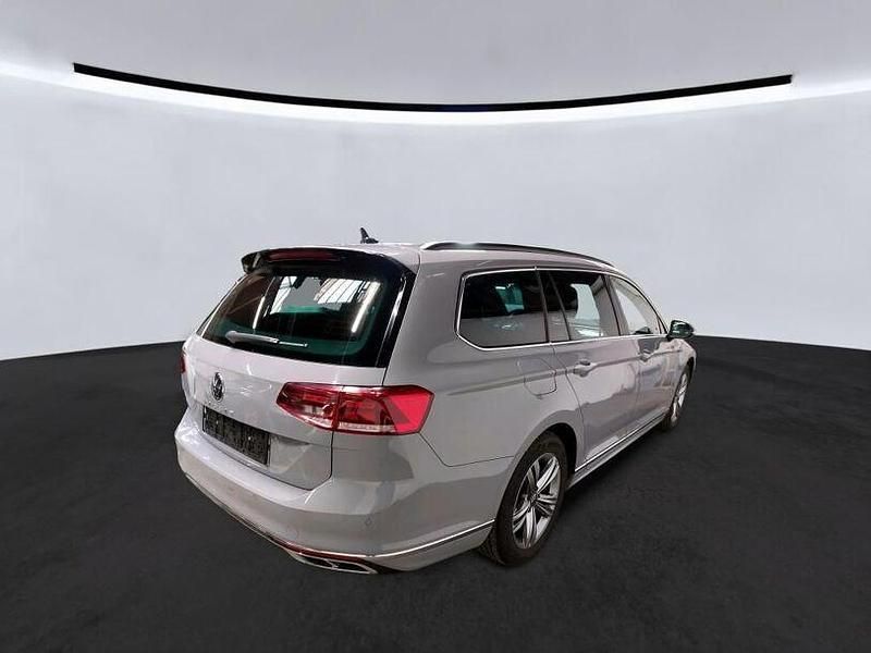 Gebraucht VW Passat R-line 150 PS (110 kW) 2023 Mondsteingrau Kombi