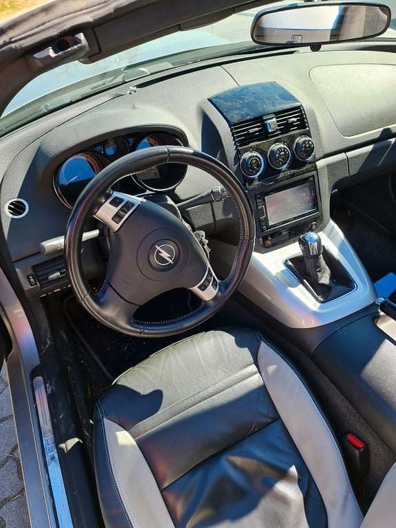 Second-hand Opel GT 320 CP (235 kW) 2010 Argintiu Cabrio