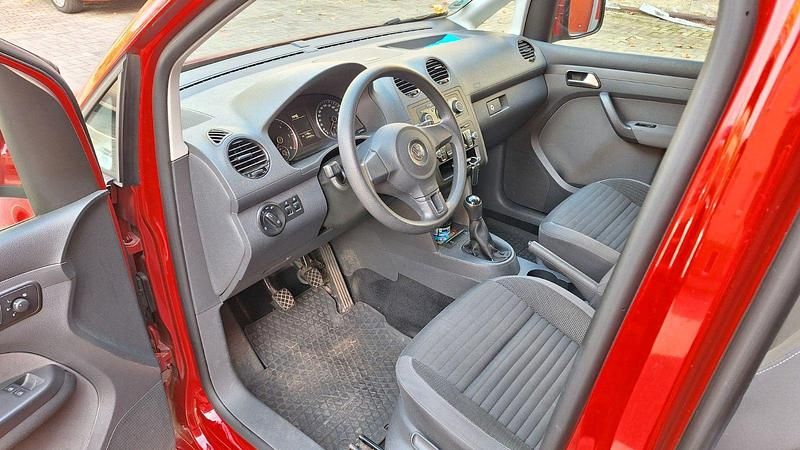Gebraucht VW Caddy Trendline 102 PS (75 kW) 2014 Rot Van / Kleinbus