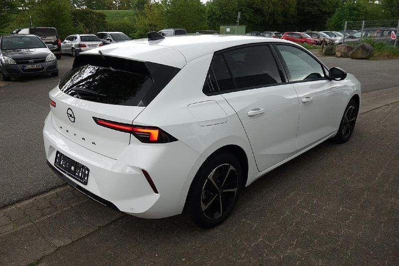 Gebraucht Opel Astra 131 PS (96 kW) 2024 Jade weiß Limousine