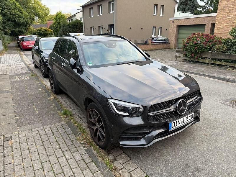 Grau Gebraucht 2019 Mercedes GLC400d AMG line SUV | 40.990 € (Guter Preis) - Bild 1/4