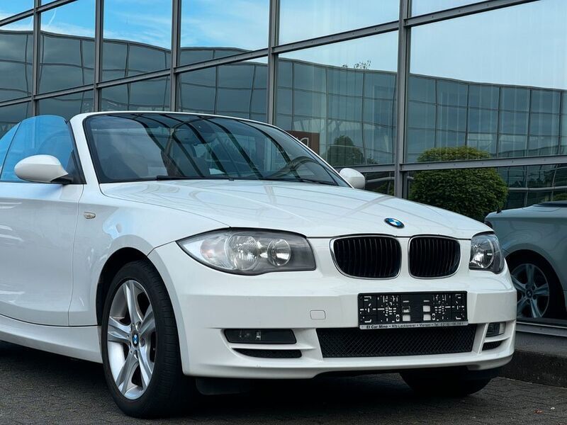 Weiß Gebraucht 2009 BMW 118 Cabriolet M Sport Cabrio | 9.990 € (Fairer Preis) - Bild 1/4
