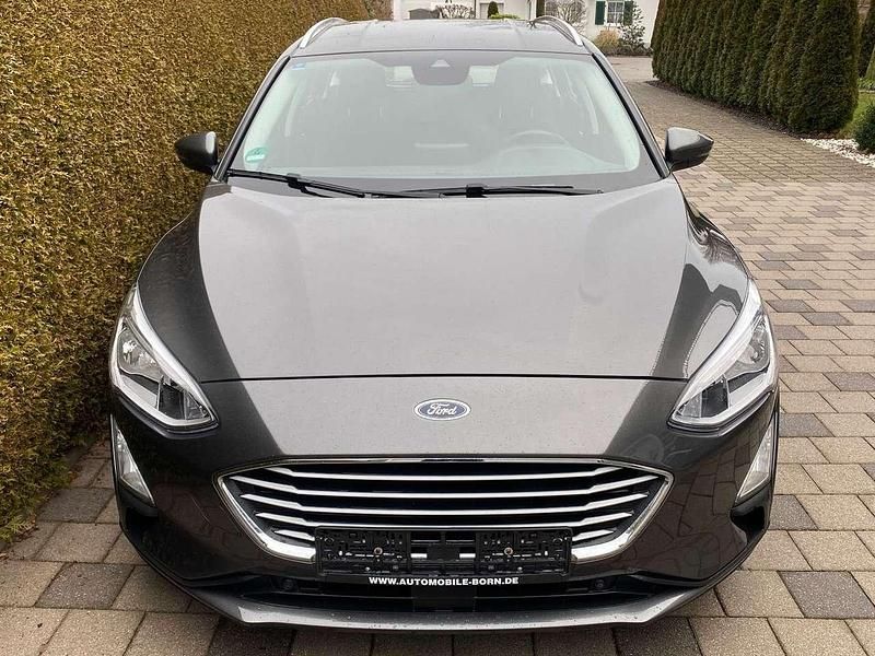 Grau Gebraucht 2018 Ford Focus Kombi | 8.700 € (Guter Preis) - Bild 1/4
