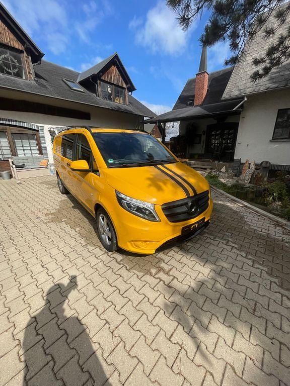 Gebraucht Mercedes Vito 237 PS (174 kW) 2022 Gelb Van