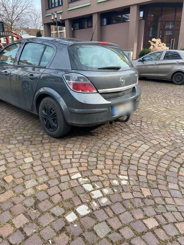 Grau Gebraucht 2010 Opel Astra Limousine | 1.900 € (Superpreis) - Bild 1/4